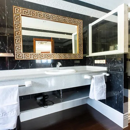 Mansion Con Jacuzzi A 40 Grados, Gran Piscina Y Padel Βίλα *