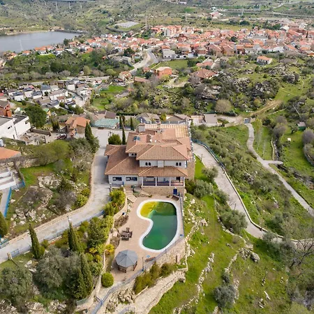 Mansion Con Jacuzzi A 40 Grados, Gran Piscina Y Padel Villa El Tiemblo