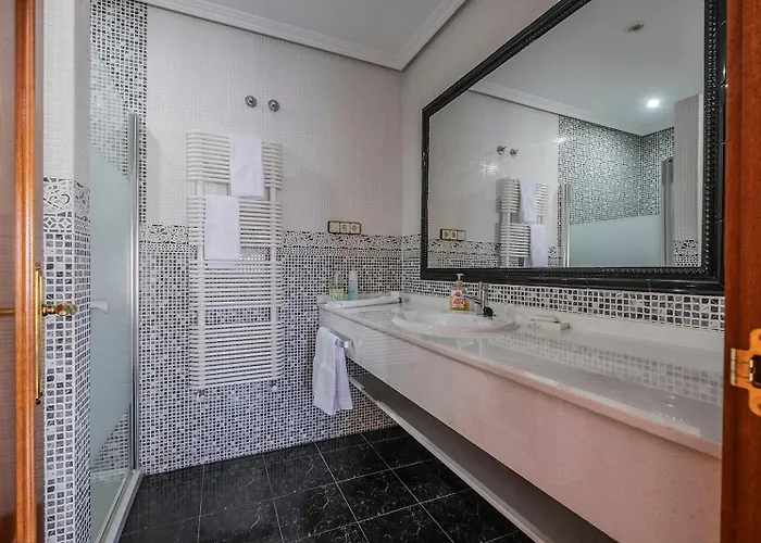 Mansion Con Jacuzzi A 40 Grados, Gran Piscina Y Padel * 엘 티엠블로